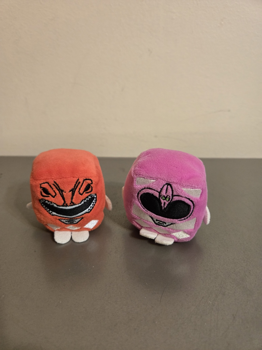 Mighty Morphin Power Rangers Kawaii Cubes Mini Plush Set (Red & Pink)